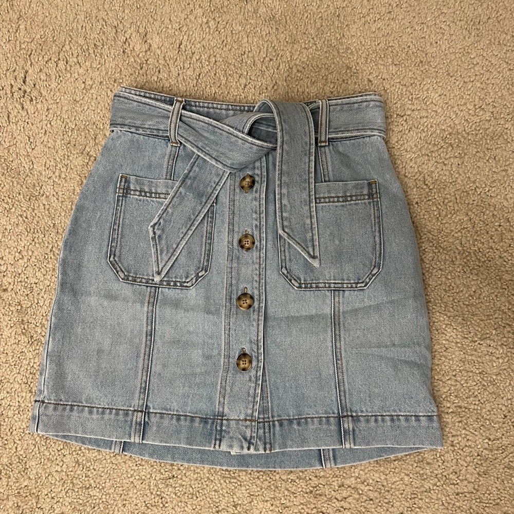 NWT MAREA by Liz Joy Denim Button-Front Mini Skirt - Pale Wash